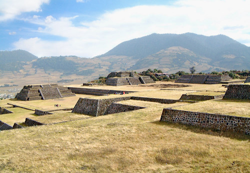 Grupo A and B at Teotenango