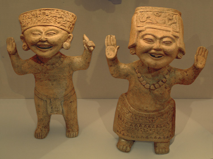 Two statues in the "Smiling Little Faces" style from the Remojadas Culture