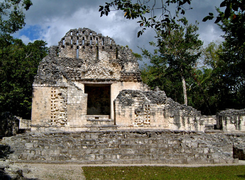 Chicanna Structure VI with its Roof Comb