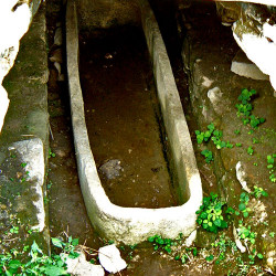 Sarcophagus at Tonina